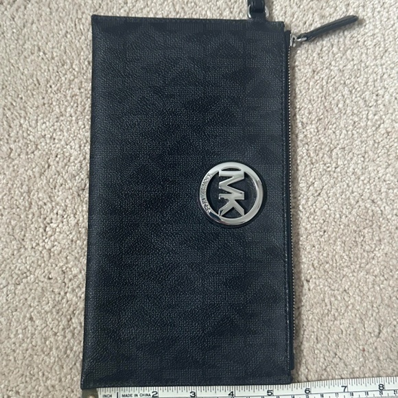 Michael Kors Leather Logo Wristlet - Picture 8 of 8